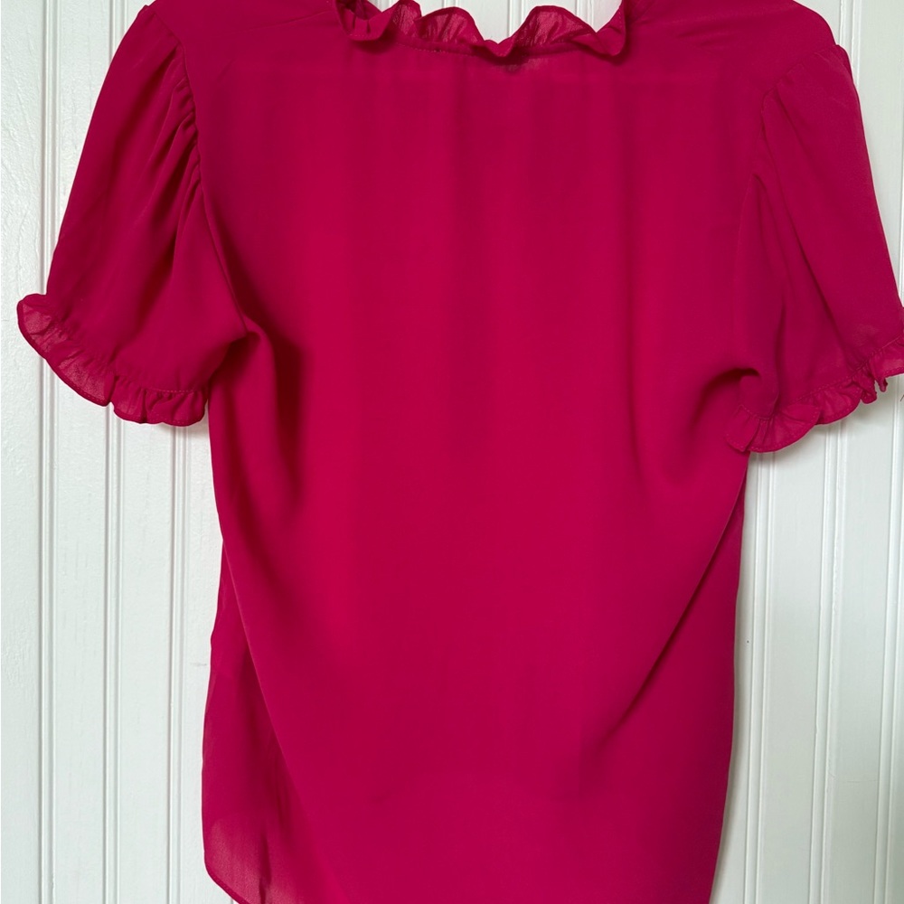 T.Tahari XS pink ruffled light weight blouse. New w tags - Picture 2 of 4